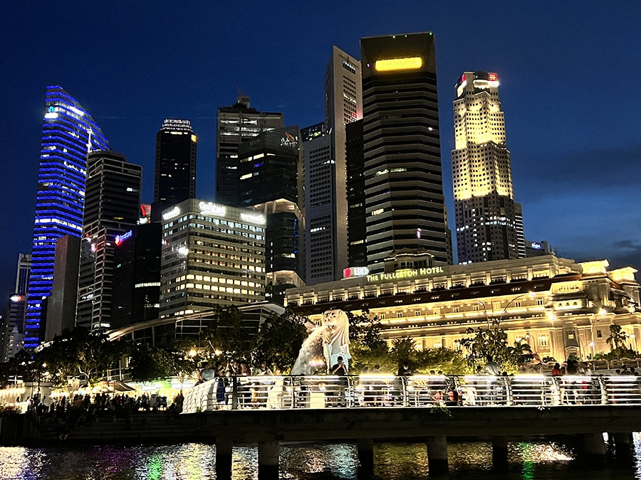 Foreign MNCs Choose To Set Up Asia Headquarters in Singapore